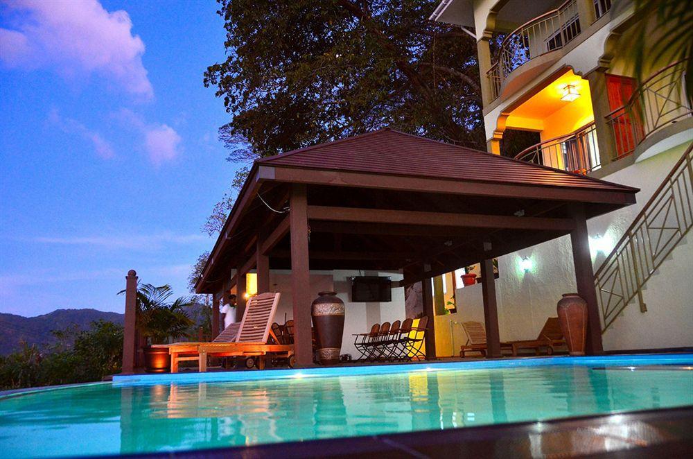 Treasure Cove Hotel & Restaurant Бель-Омбр Экстерьер фото
