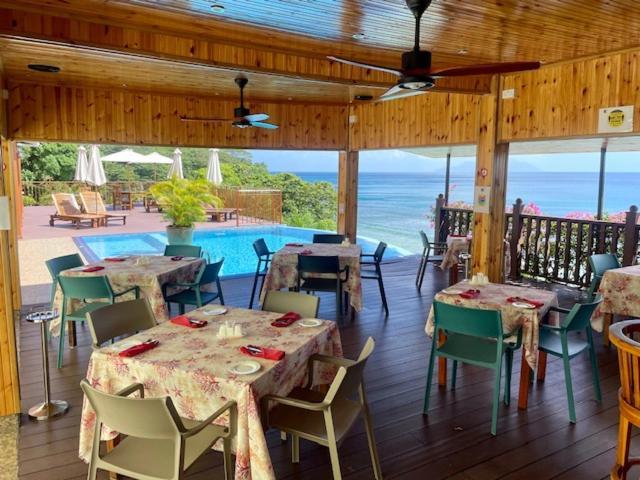 Treasure Cove Hotel & Restaurant Бель-Омбр Экстерьер фото
