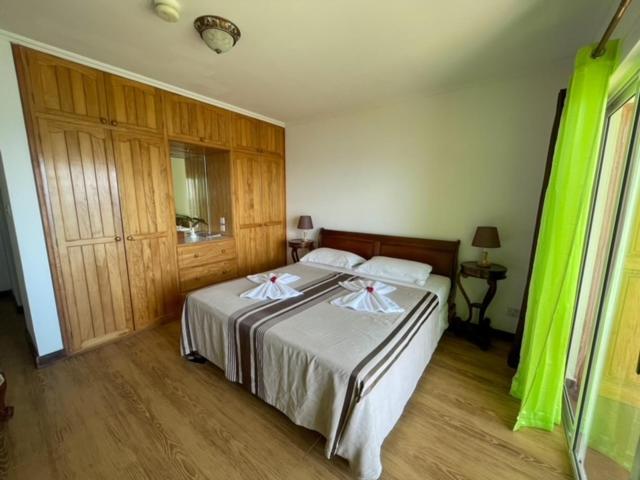 Treasure Cove Hotel & Restaurant Бель-Омбр Экстерьер фото