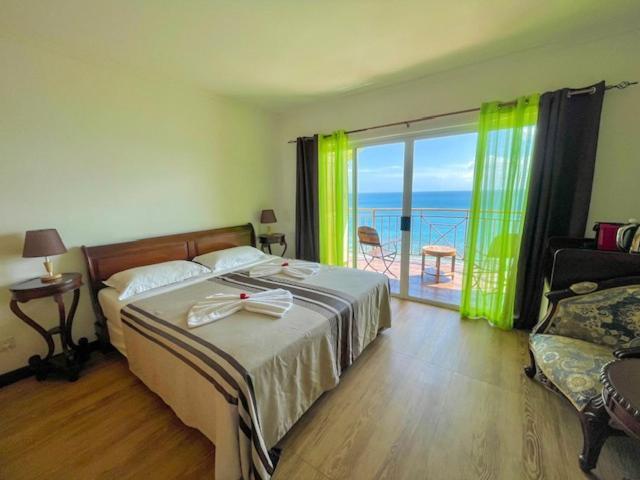 Treasure Cove Hotel & Restaurant Бель-Омбр Экстерьер фото
