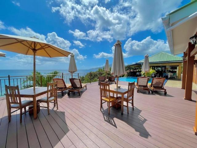 Treasure Cove Hotel & Restaurant Бель-Омбр Экстерьер фото