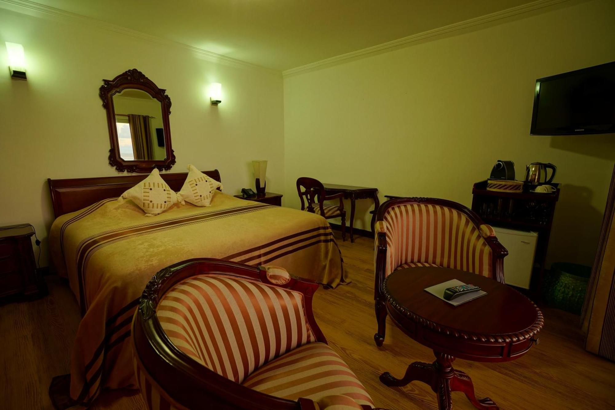 Treasure Cove Hotel & Restaurant Бель-Омбр Экстерьер фото