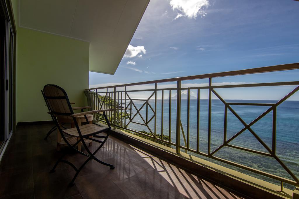 Treasure Cove Hotel & Restaurant Бель-Омбр Экстерьер фото