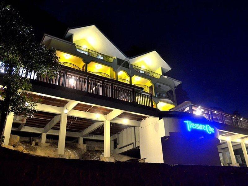 Treasure Cove Hotel & Restaurant Бель-Омбр Экстерьер фото