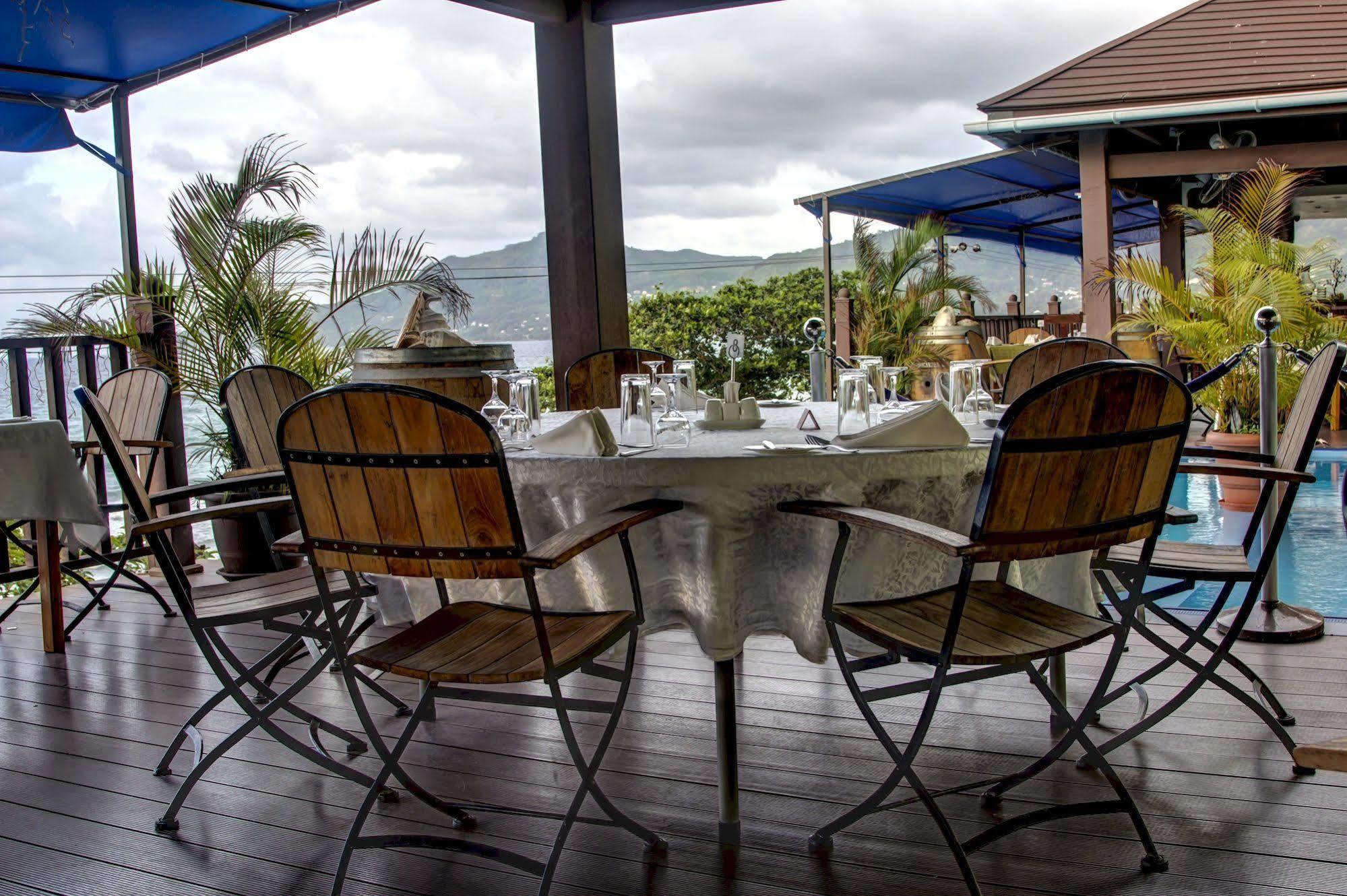 Treasure Cove Hotel & Restaurant Бель-Омбр Экстерьер фото